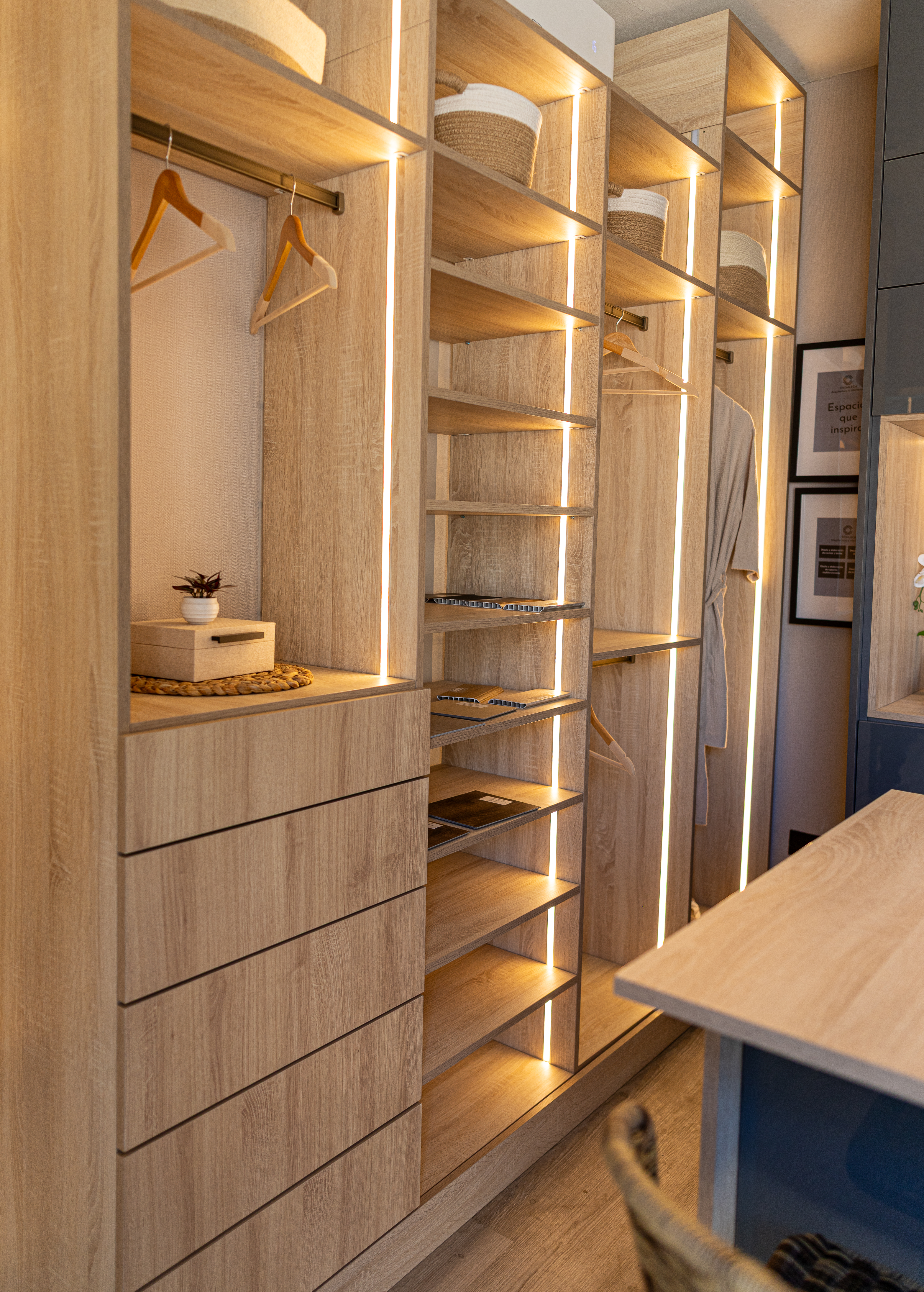 Showroom de muebles modulares a medida